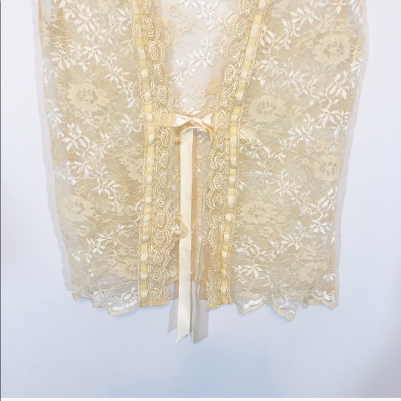 CREAM LACE SHRUG - Picture 3 of 5